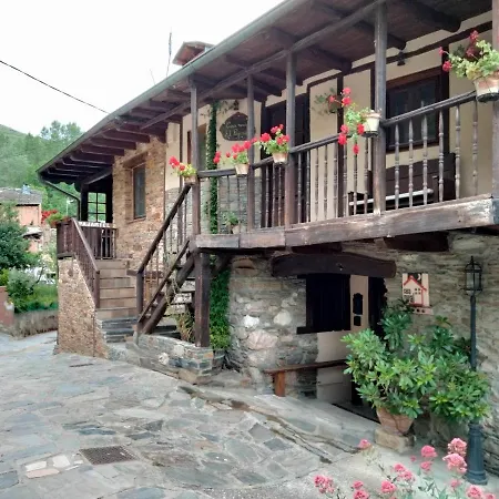 Vut El Pajariel Hotel