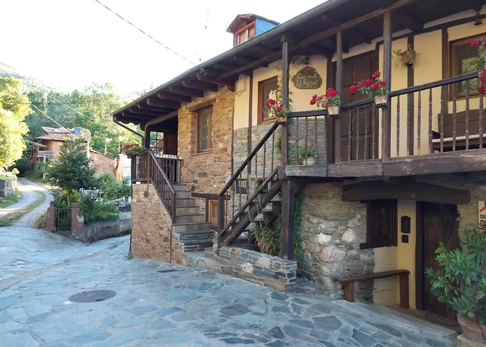 ホテル Vut El Pajariel ポンフェラダ