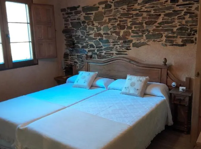 ホテル Vut El Pajariel ポンフェラダ