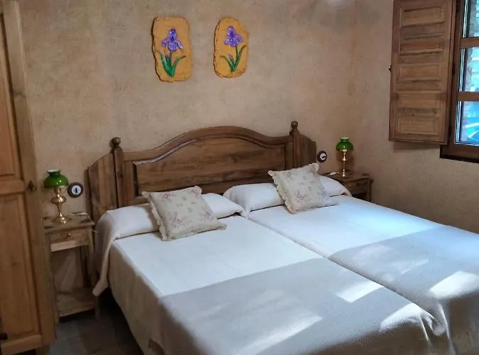 ホテル Vut El Pajariel ポンフェラダ